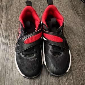 Nike Dynamic Black and Red Athletic Shoes